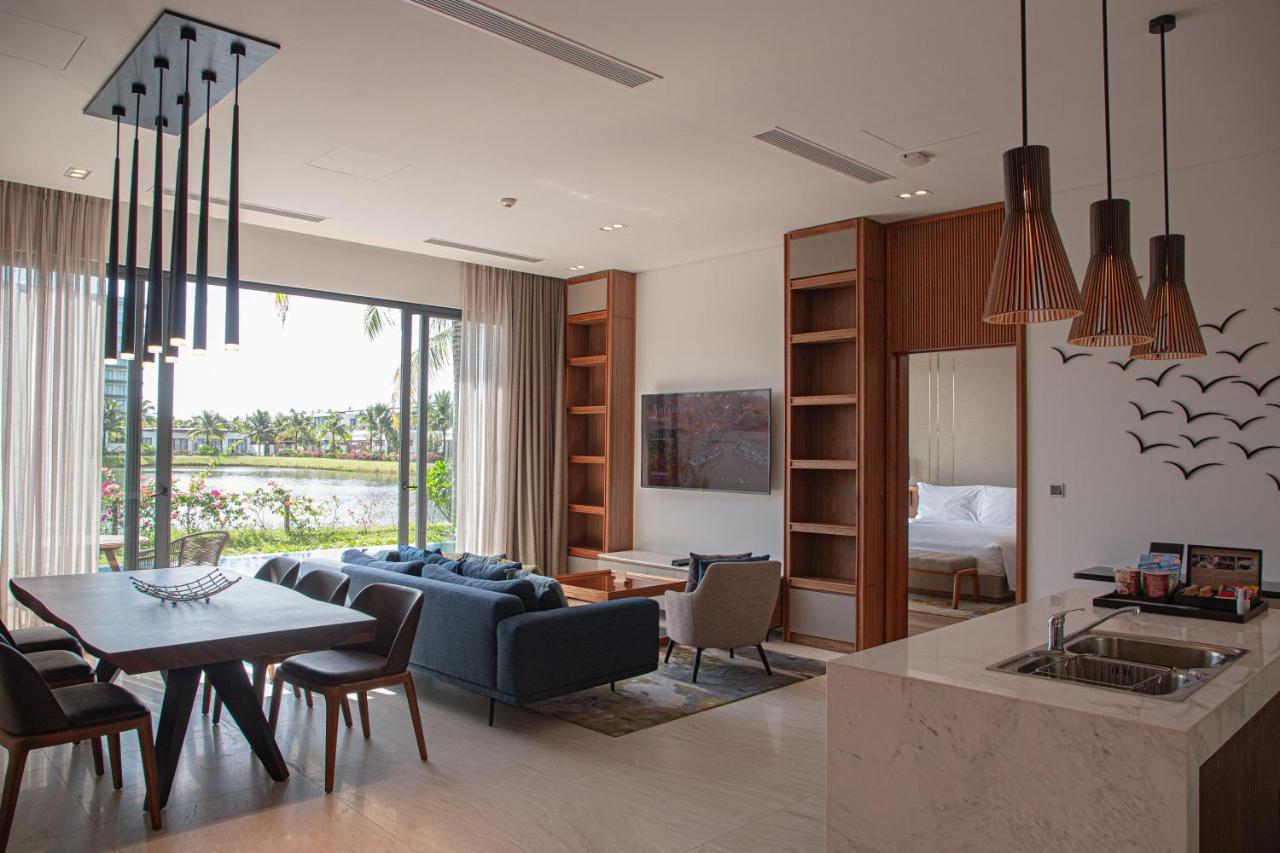 Moevenpick Villas & Residences Phu Quoc Bagian luar foto A living room in a villa at the resort