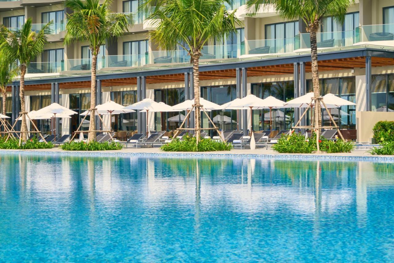 Moevenpick Villas & Residences Phu Quoc Bagian luar foto The pool at the hotel