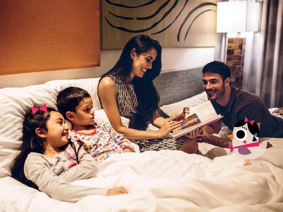 Moevenpick Villas & Residences Phu Quoc Bagian luar foto Family at the hotel