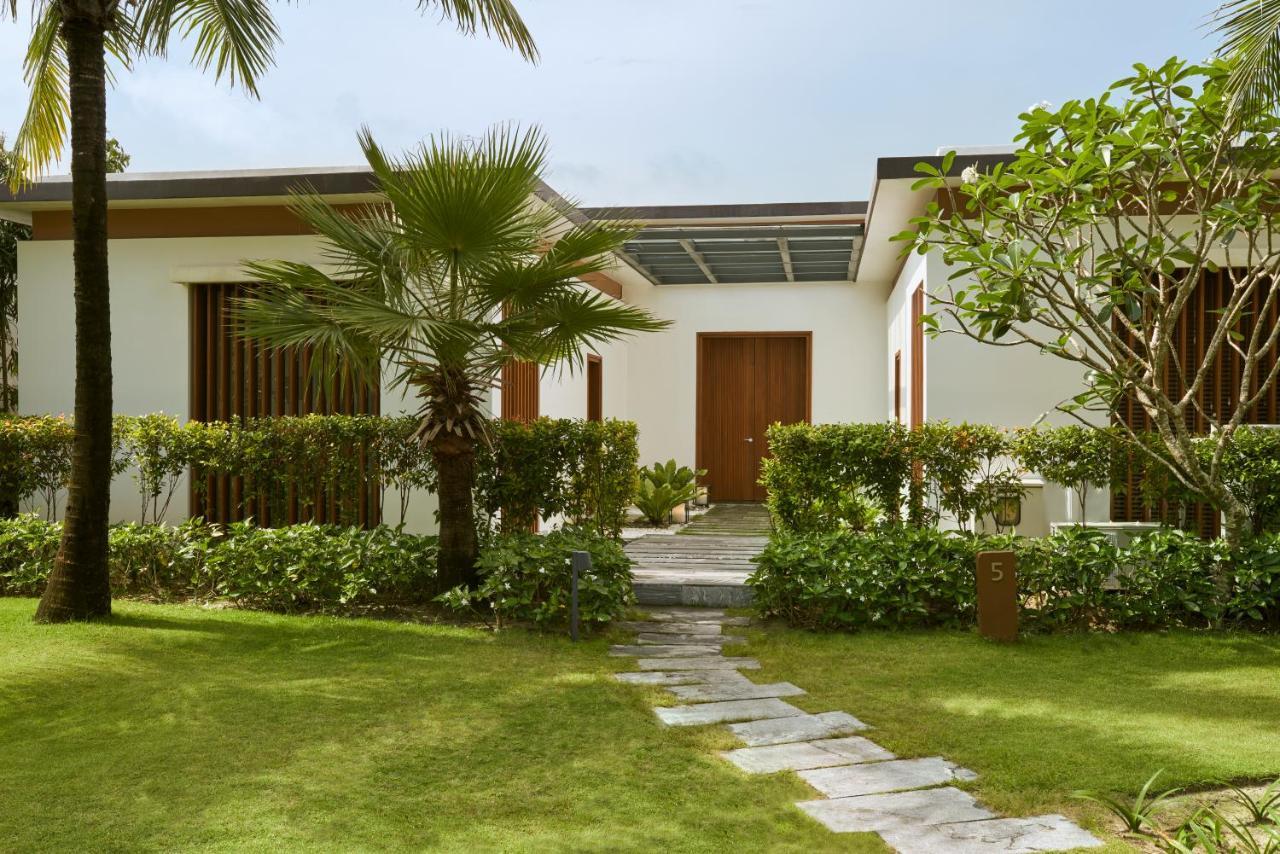 Moevenpick Villas & Residences Phu Quoc Bagian luar foto A villa at Vinpearl Hotel Nha Trang