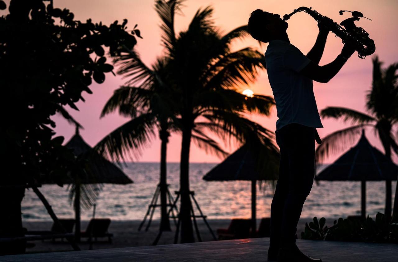 Moevenpick Villas & Residences Phu Quoc Bagian luar foto Sunset at the beach