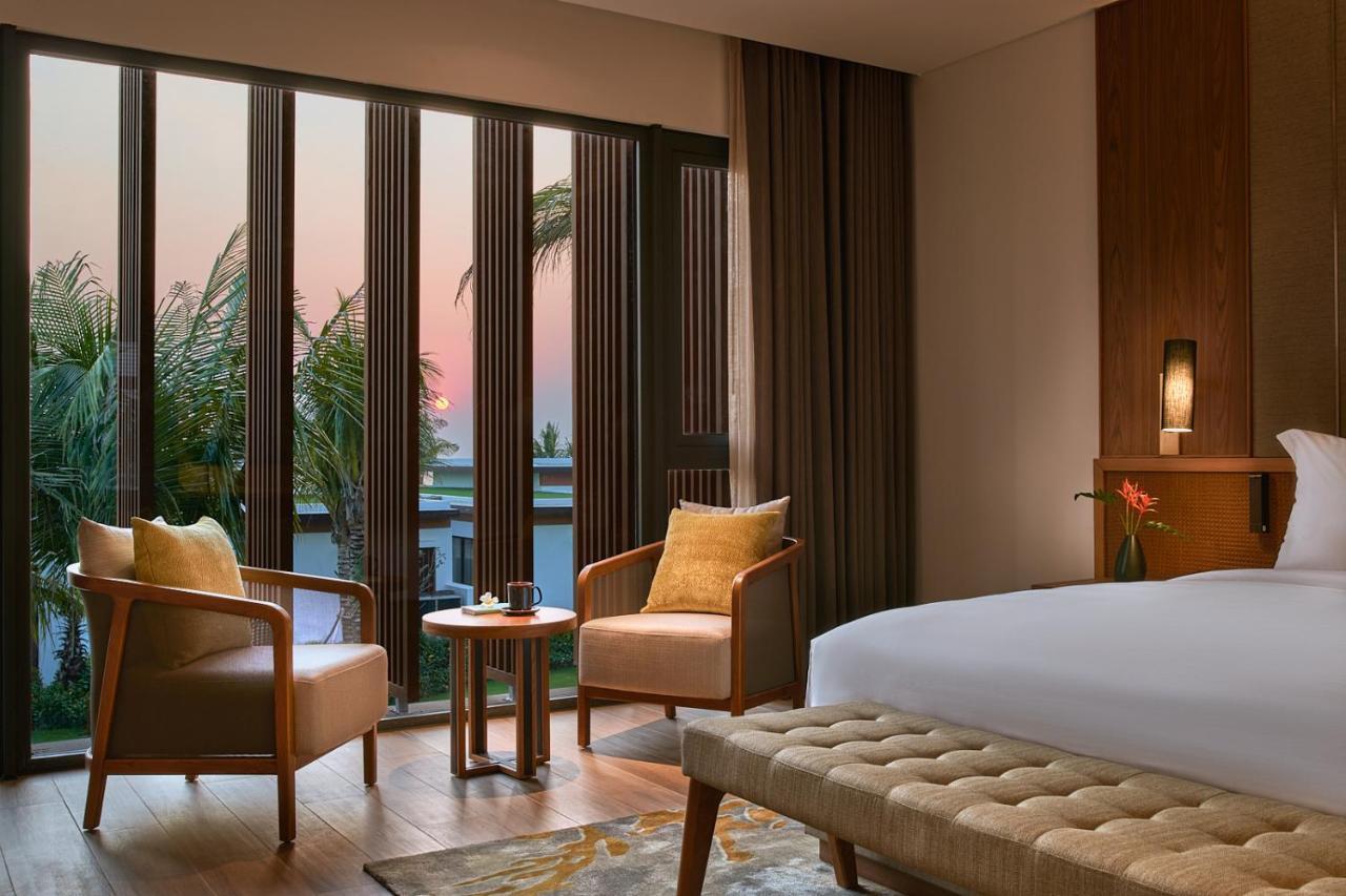 Moevenpick Villas & Residences Phu Quoc Bagian luar foto A guest room at the hotel