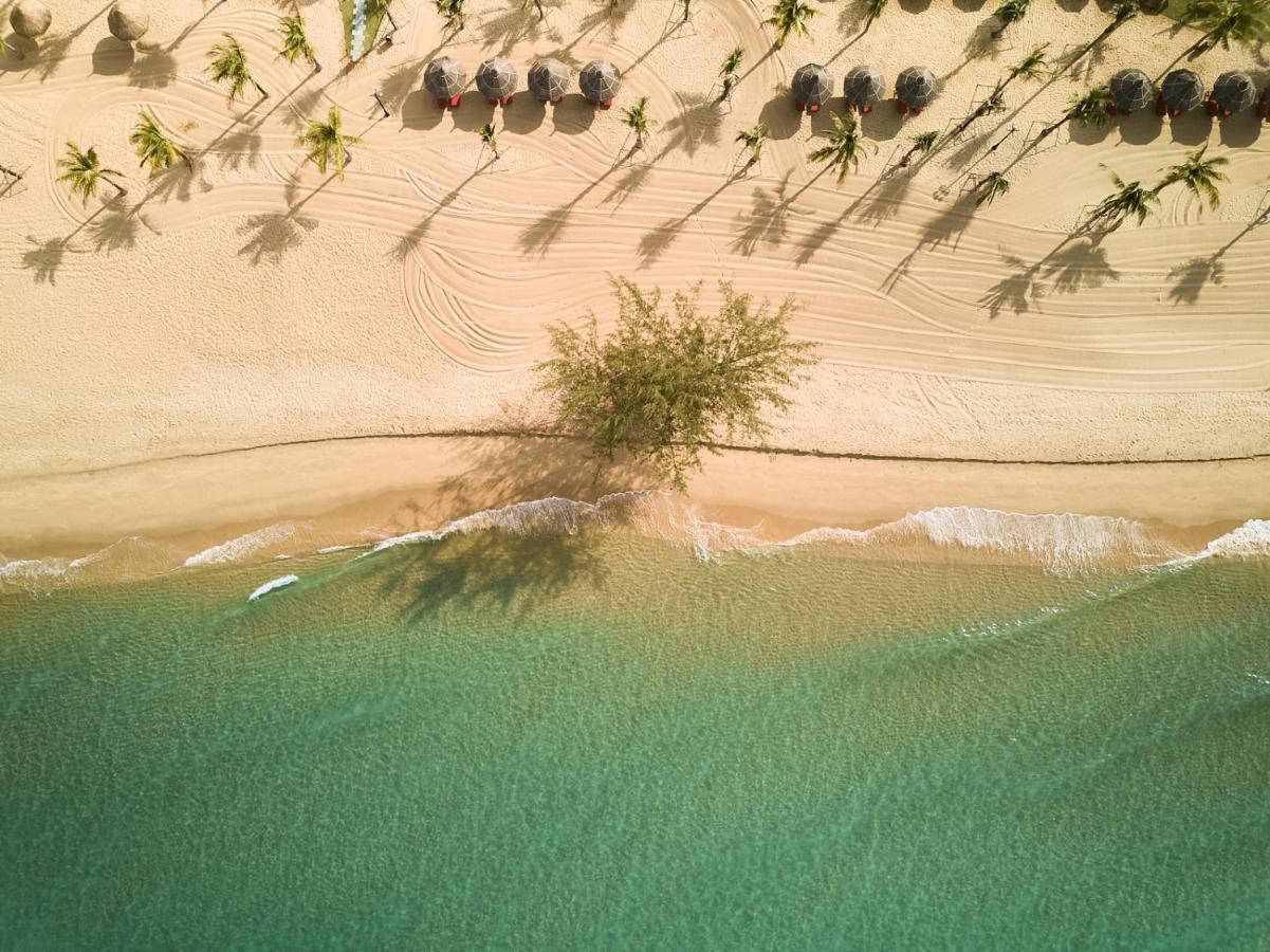 Moevenpick Villas & Residences Phu Quoc Bagian luar foto Aerial view of the beach