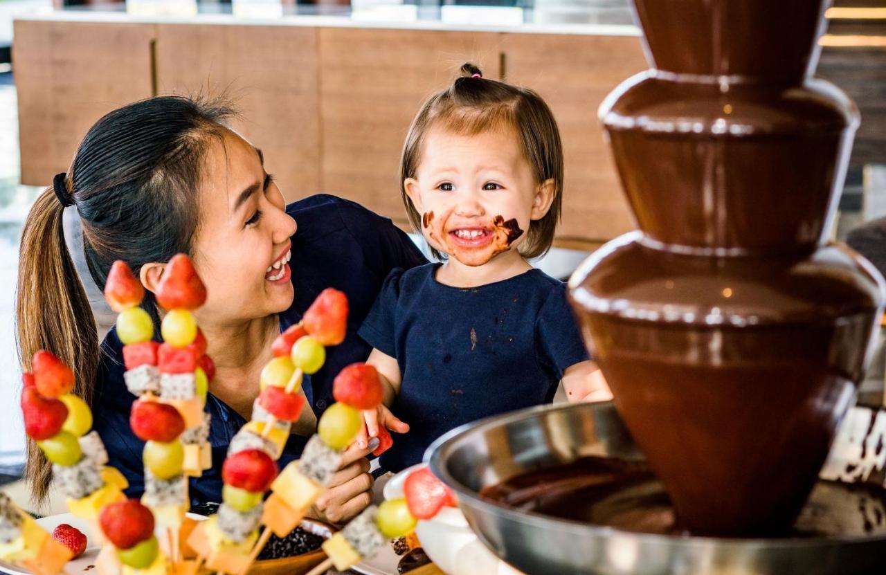 Moevenpick Villas & Residences Phu Quoc Bagian luar foto A chocolate fountain